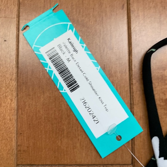 Kaileigh Off The Shoulder Top - Picture 7 of 7